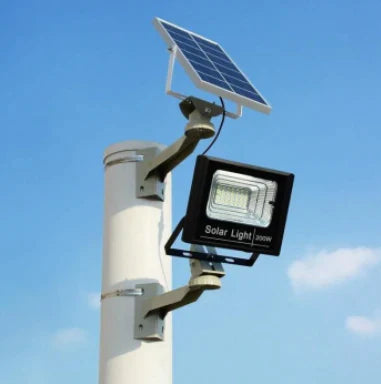 Proiector LED cu panou solar economic si telecomanda LP-0013